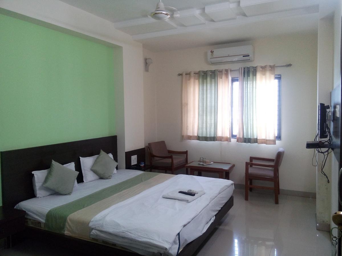 Hotel Parth Executive Latur Luaran gambar